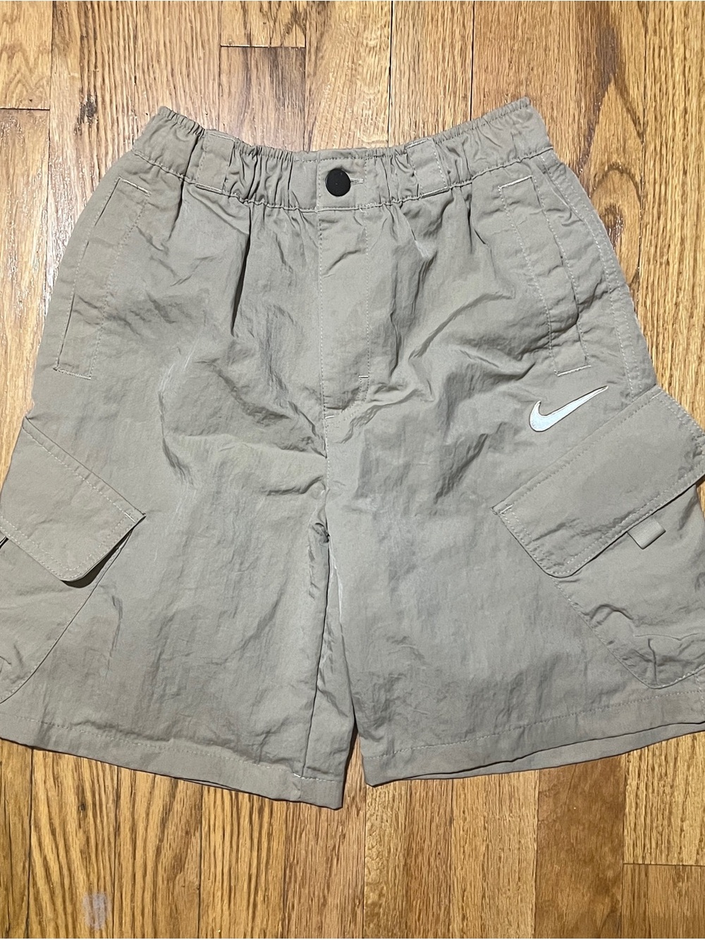 Nike Cargo Shorts Kids M Beige Canvas Flat Front 7" Inseam Elastic Pocket Woven